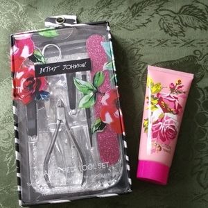 Betsey Johnson Mani Set